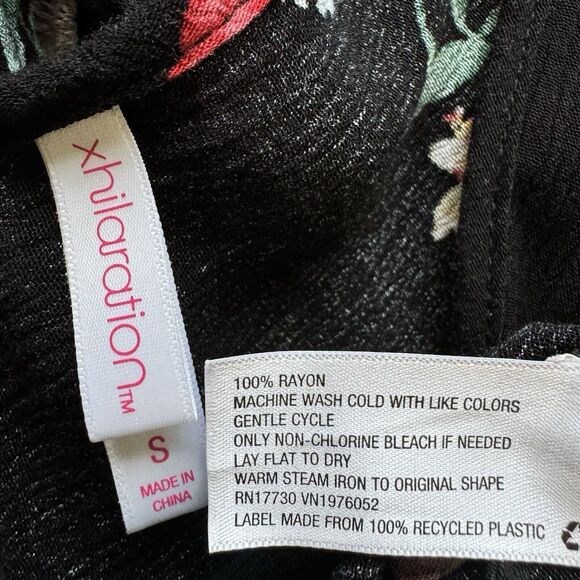 Xhilaration Gauzy Boho Flutter Sleeve Floral Cropped Wrap Top Black Pink Small - Picture 15 of 15